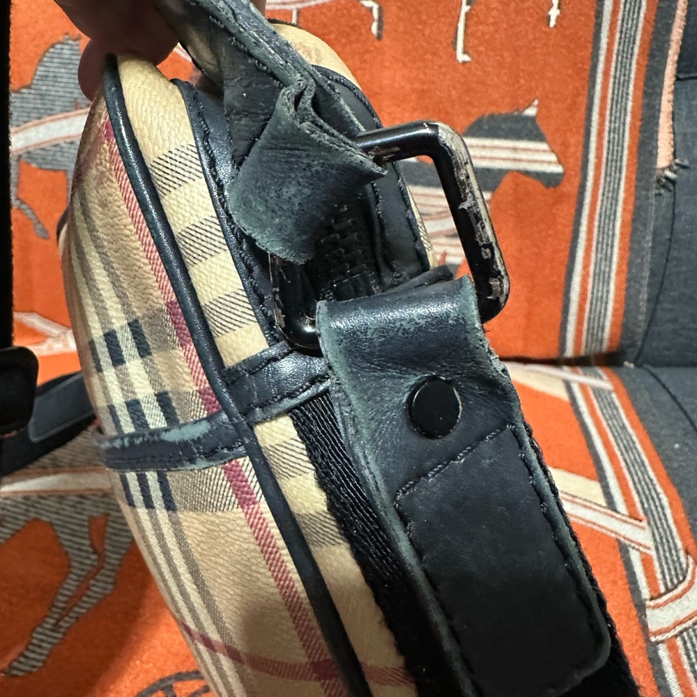 BURBERRY ❤️🌟CHECK PATTERN MESSENGER BAG ⭐️ - Picture 4 of 10